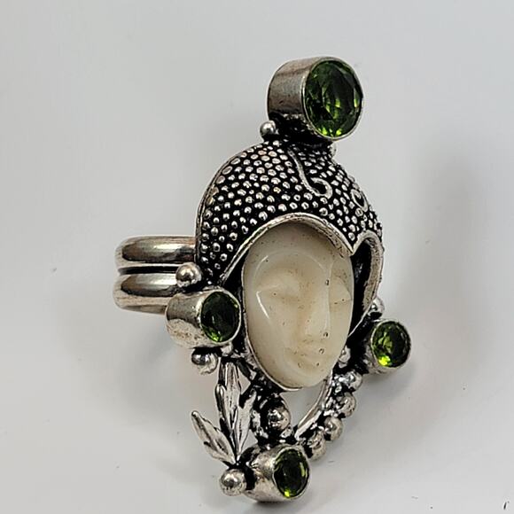 Vintage Carved Face Ring with Peridot Accents, Silver Jewelry - Picture 2 of 10